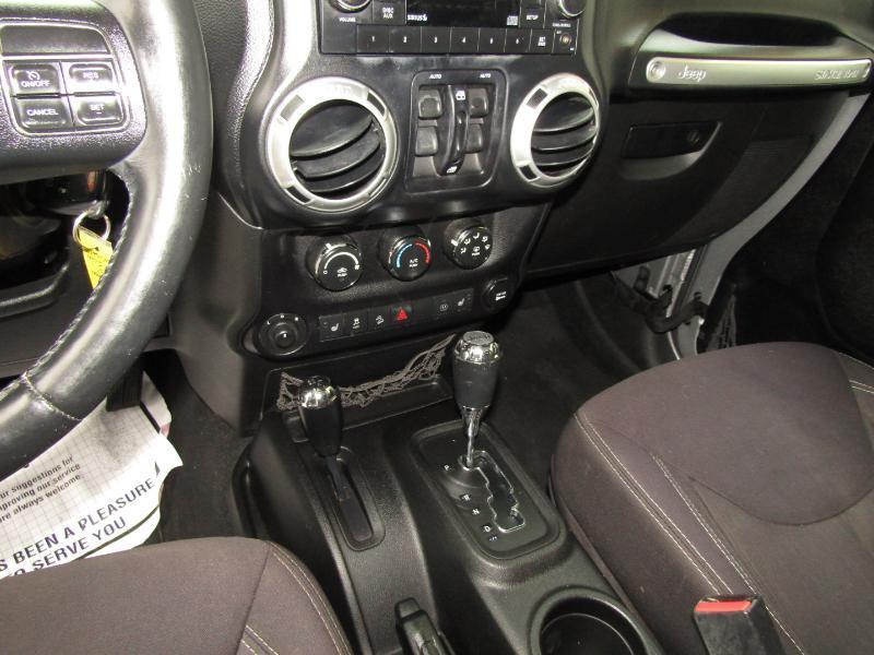 Jeep Wrangler Unlimited Sahara 4WD 2013