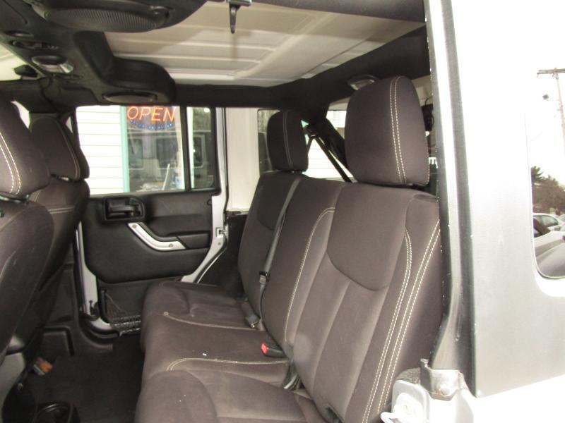 Jeep Wrangler Unlimited Sahara 4WD 2013