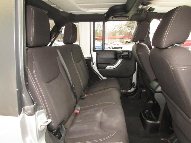 Jeep Wrangler Unlimited Sahara 4WD 2013