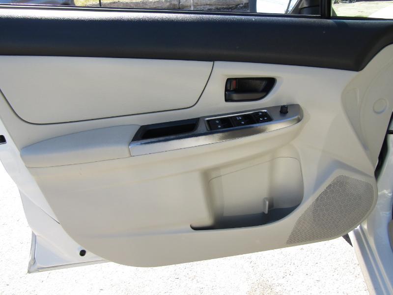 Subaru Impreza 2.0i PZEV CVT 5-Door 2015