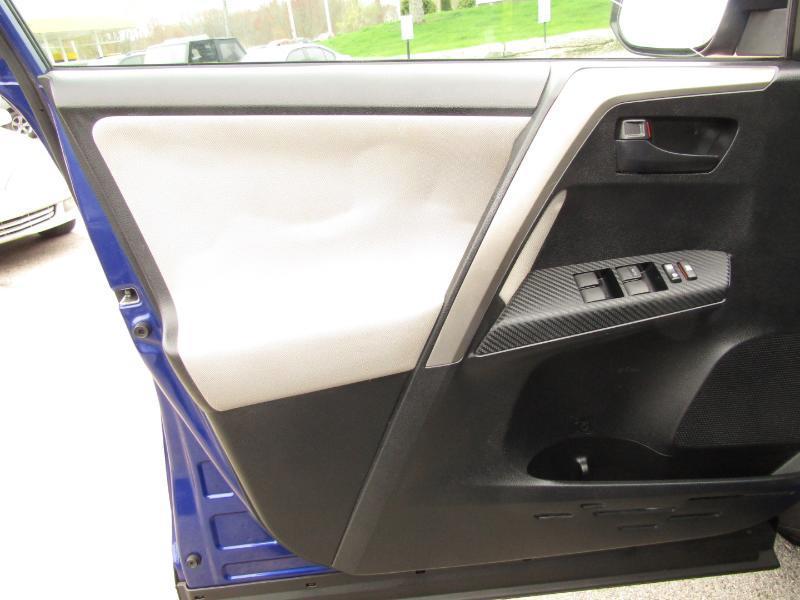 Toyota RAV4 LE AWD 2015