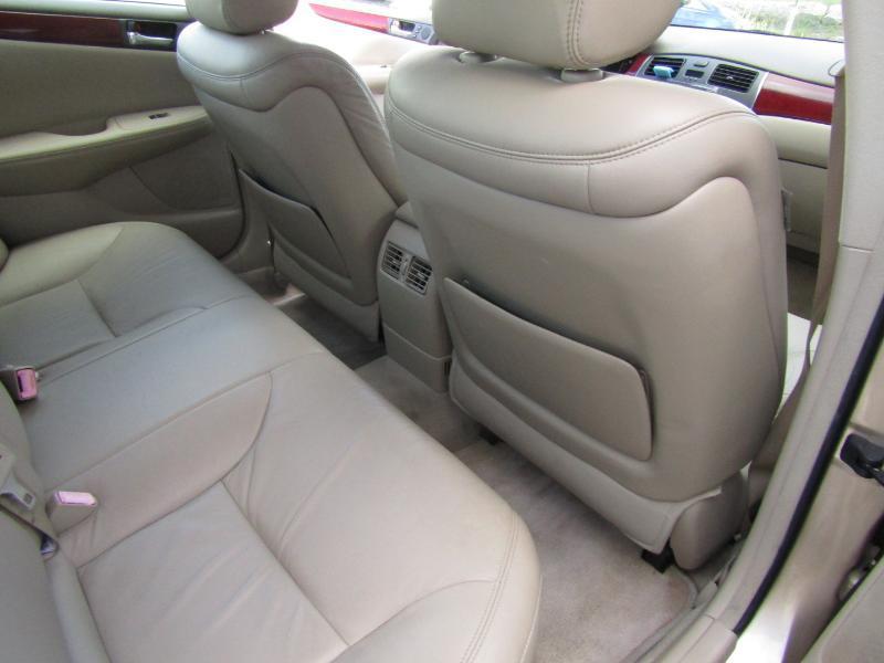 Lexus ES 330 Sedan 2004