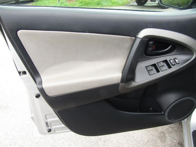 Toyota RAV4  2012