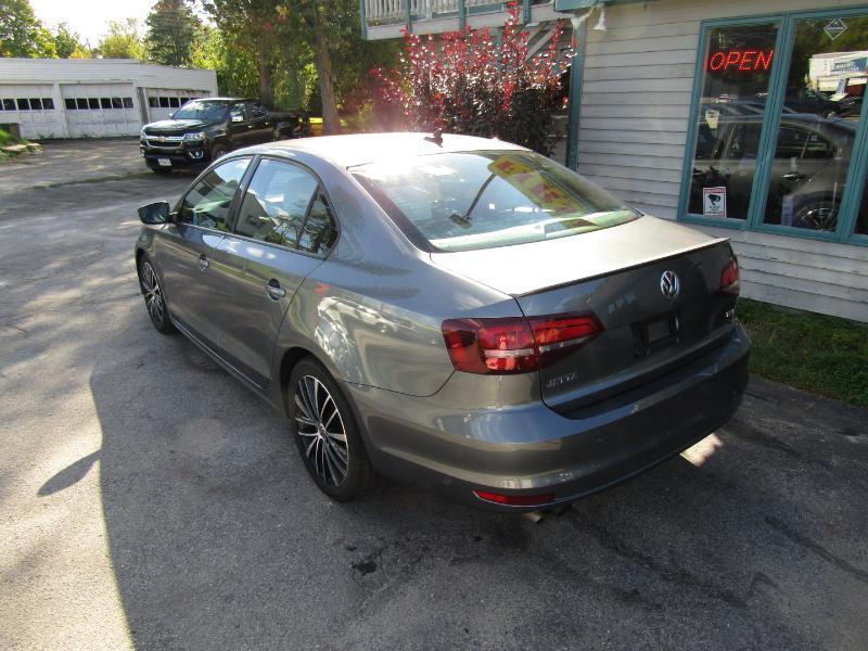 Volkswagen Jetta SE 6A 2016