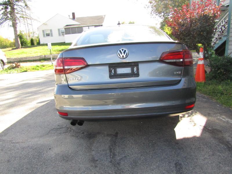 Volkswagen Jetta SE 6A 2016