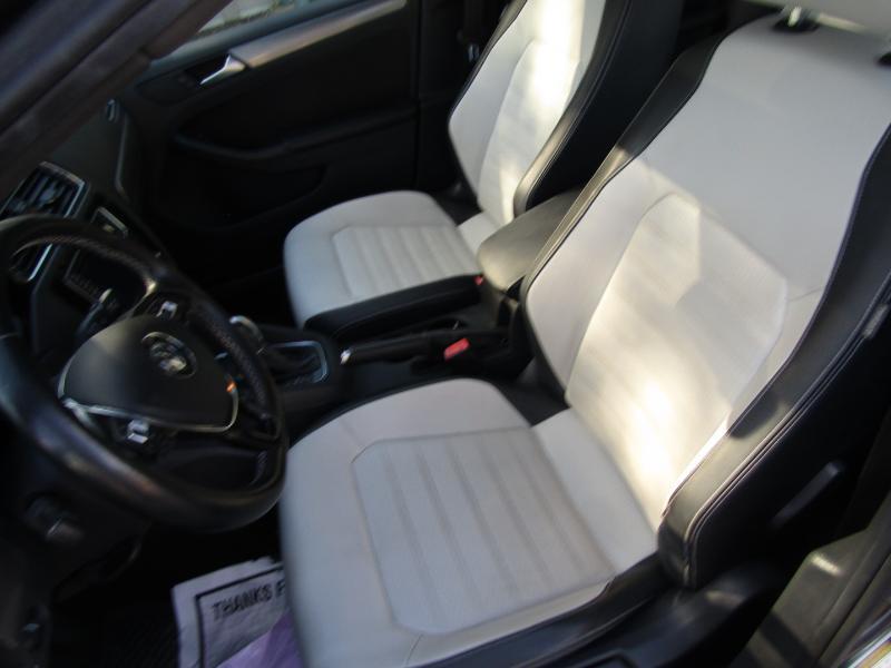 Volkswagen Jetta SE 6A 2016