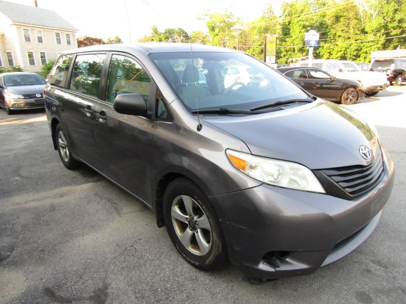 Toyota Sienna FWD 7-Passenger V6 2012