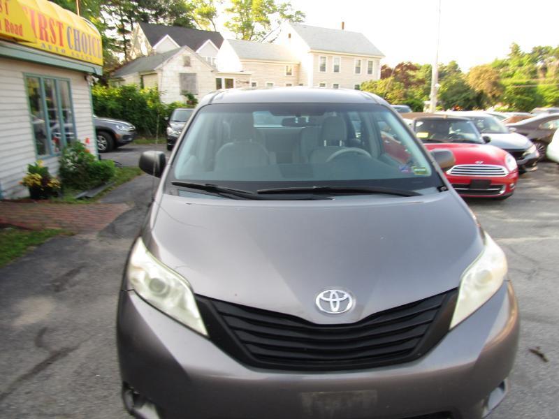 Toyota Sienna FWD 7-Passenger V6 2012