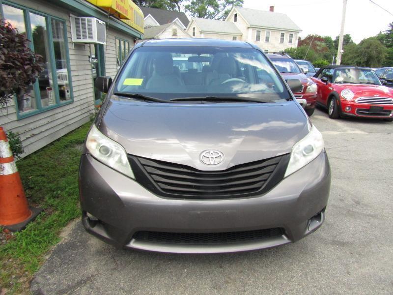 Toyota Sienna FWD 7-Passenger V6 2012