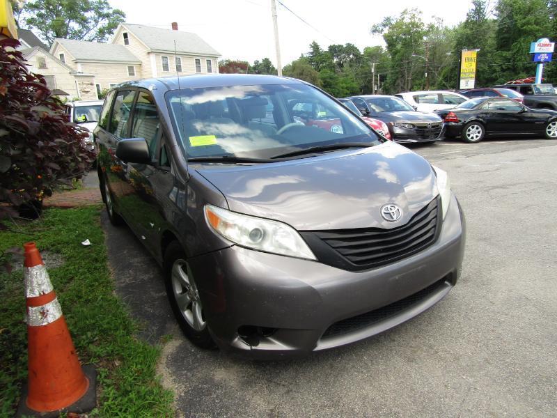 Toyota Sienna FWD 7-Passenger V6 2012