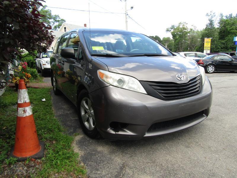 Toyota Sienna FWD 7-Passenger V6 2012