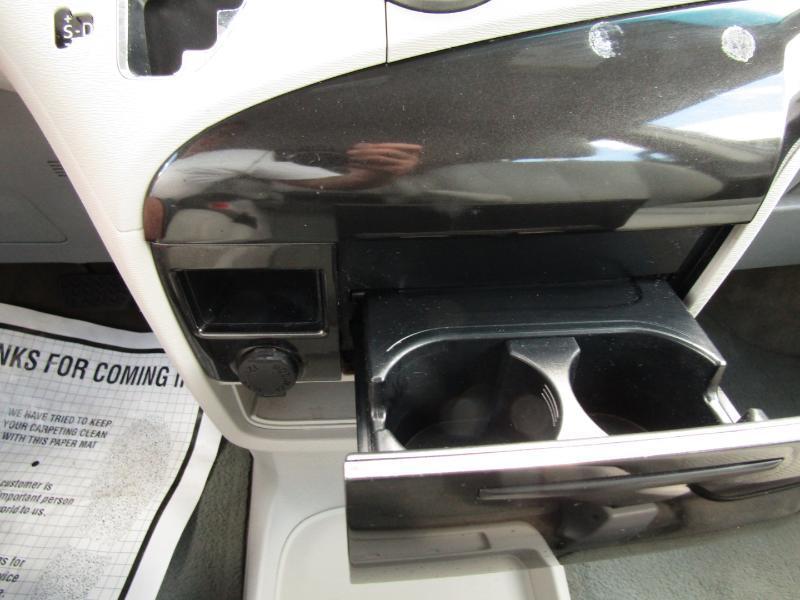 Toyota Sienna FWD 7-Passenger V6 2012