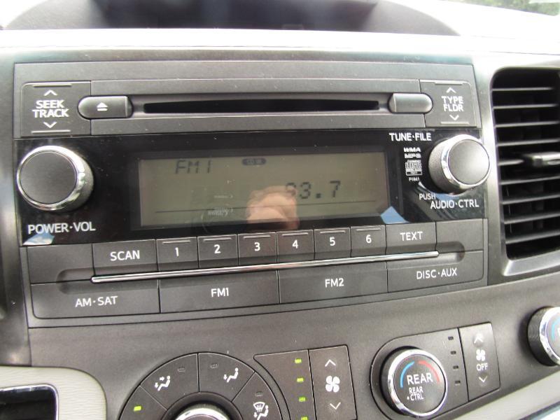 Toyota Sienna FWD 7-Passenger V6 2012