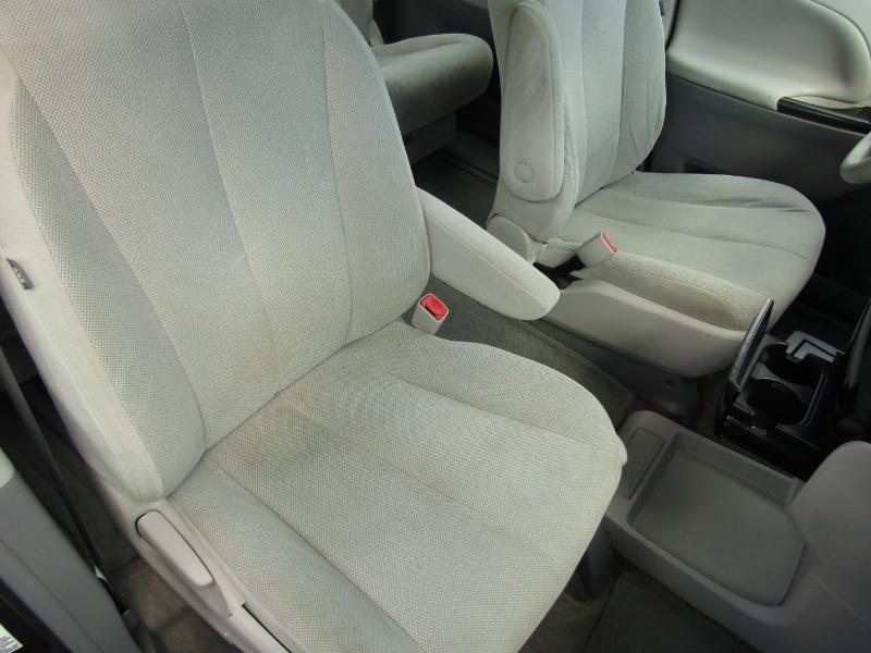 Toyota Sienna FWD 7-Passenger V6 2012