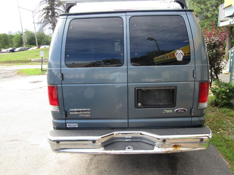 Ford Econoline E-250 2012