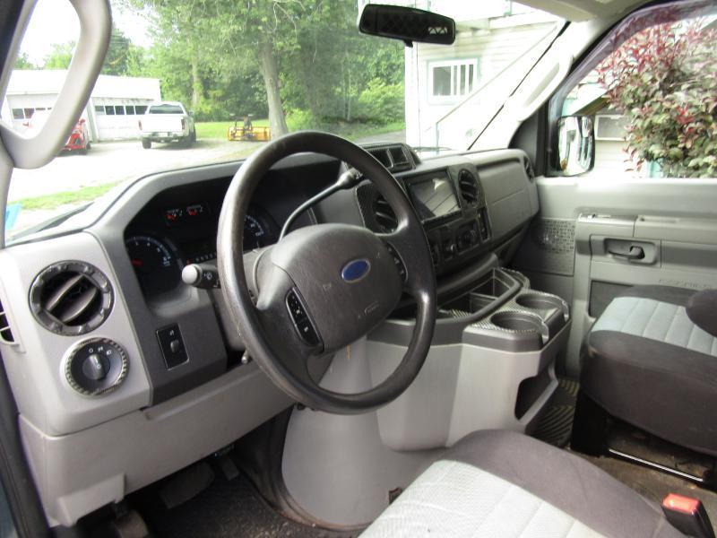 Ford Econoline E-250 2012