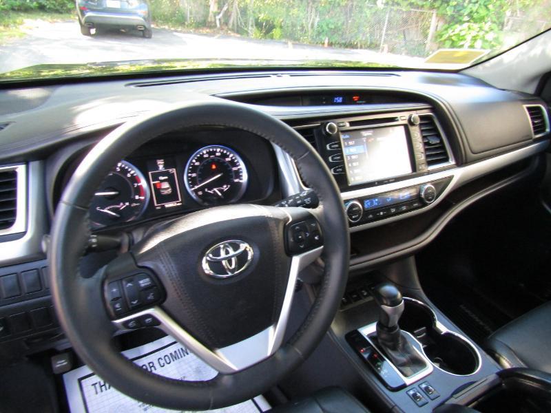 Toyota Highlander XLE AWD V6 2016