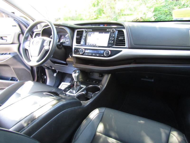 Toyota Highlander XLE AWD V6 2016