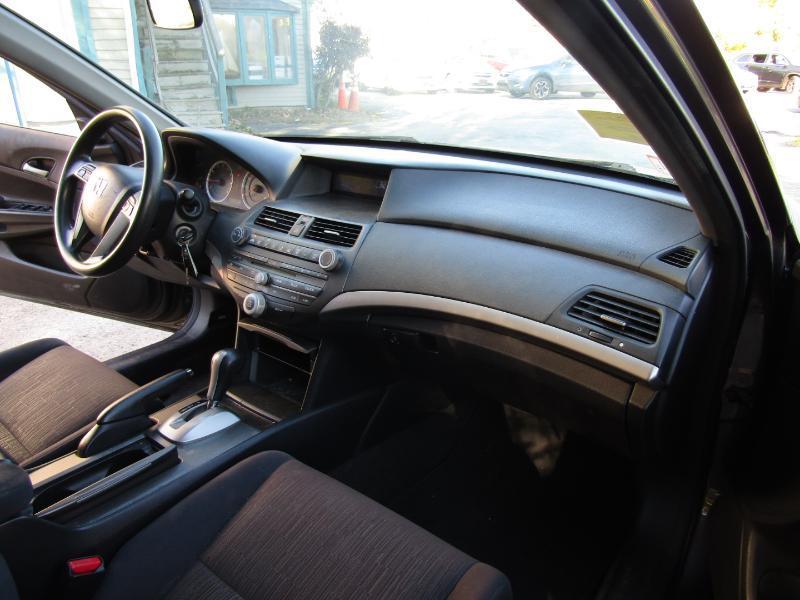 Honda Accord LX sedan AT 2011