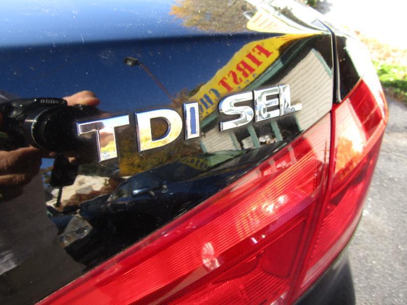 Volkswagen Passat 2.0L TDI SEL Premium 2013