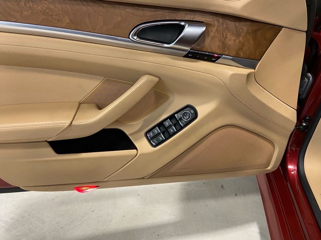 Porsche Panamera  2011 Porsche Panamera  2011