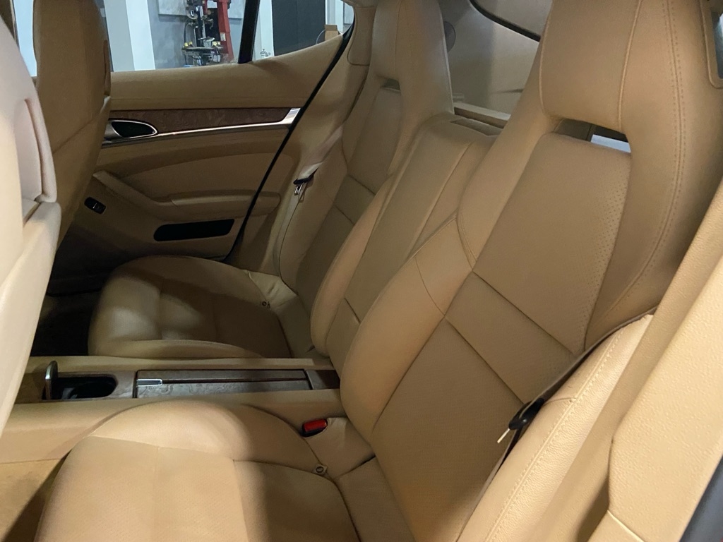 Porsche Panamera  2011 Porsche Panamera  2011