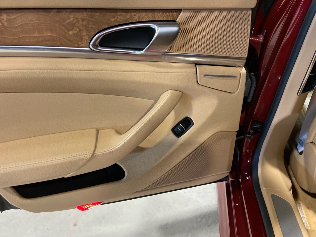 Porsche Panamera  2011 Porsche Panamera  2011