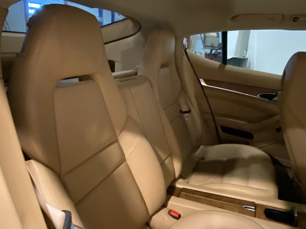 Porsche Panamera  2011 Porsche Panamera  2011