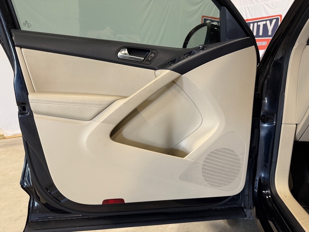 Volkswagen Tiguan  2012 Volkswagen Tiguan  2012