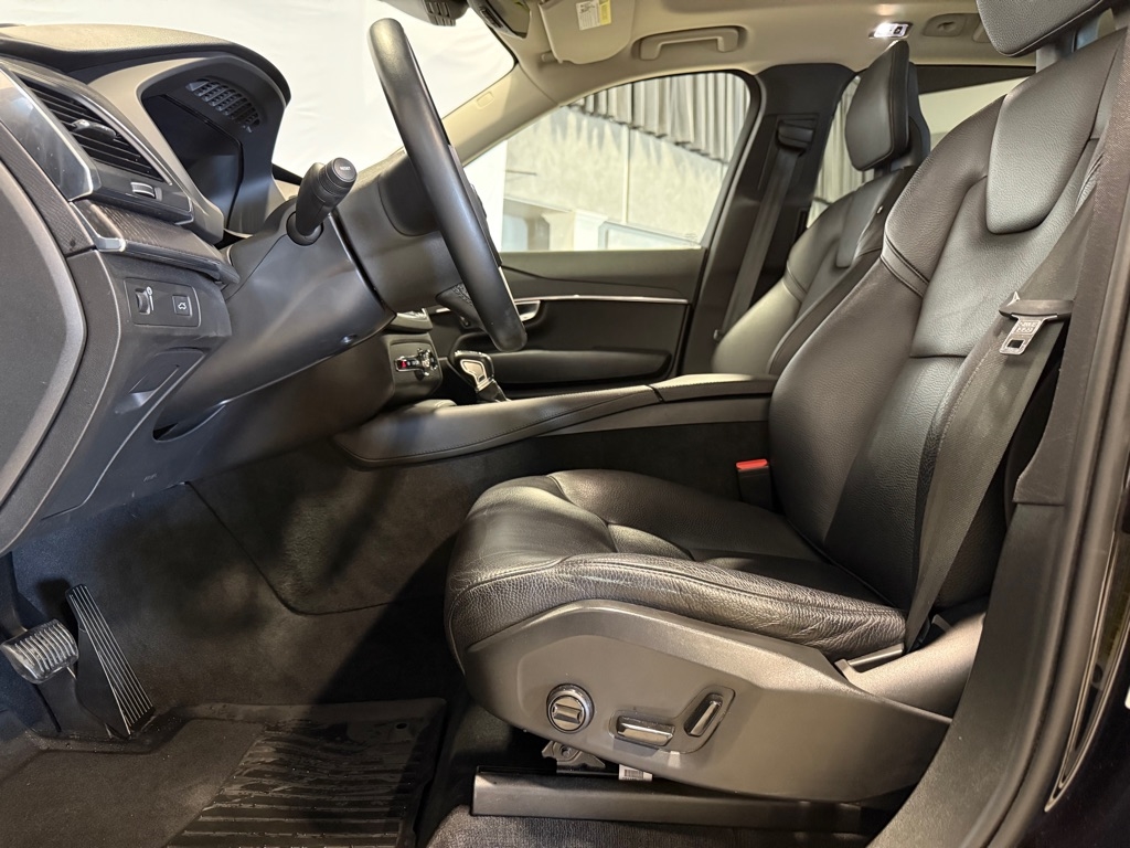 Volvo XC90  2020 Volvo XC90  2020