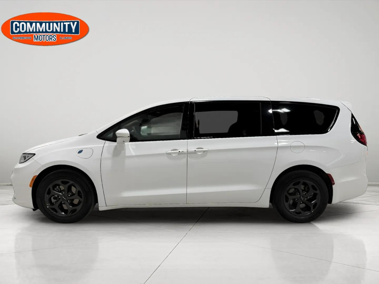 2022 Chrysler Pacifica Hybrid Touring L photo 2