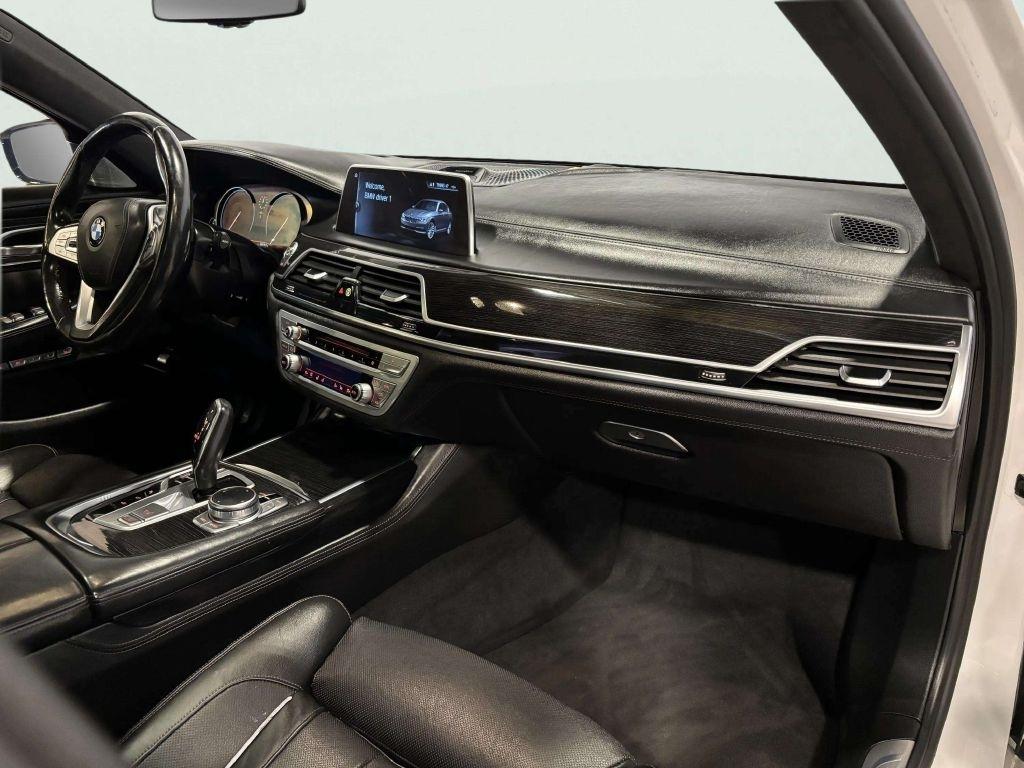 BMW 7-Series  2016