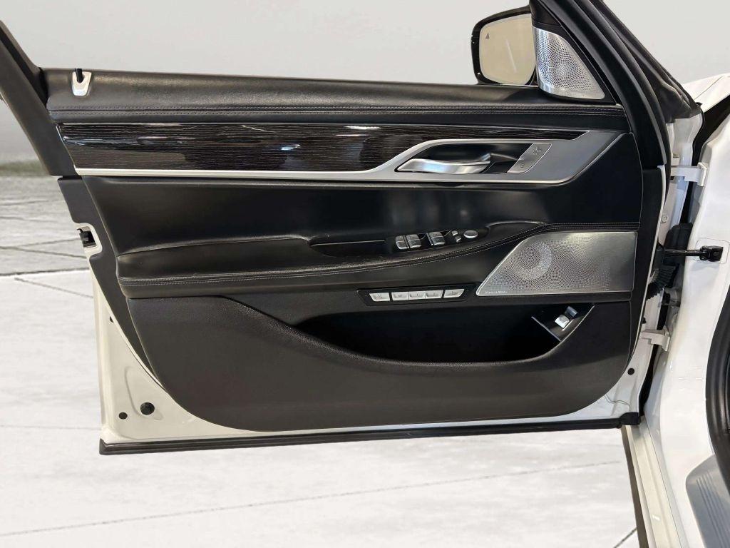 BMW 7-Series  2016