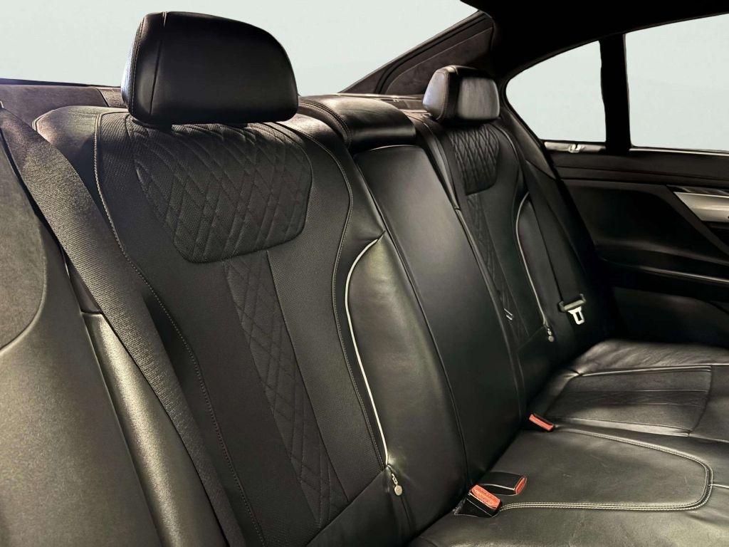 BMW 7-Series  2016