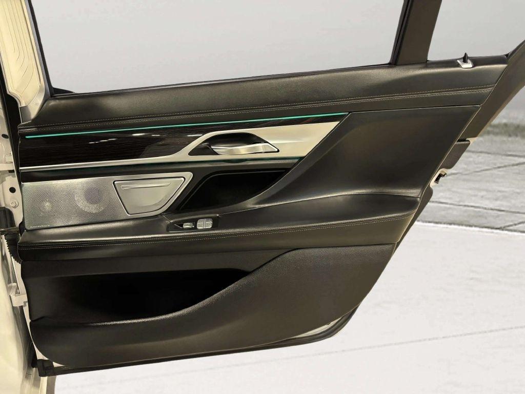 BMW 7-Series  2016