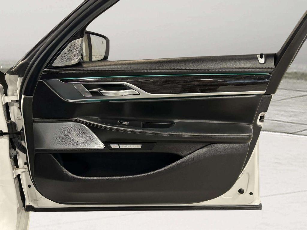BMW 7-Series  2016