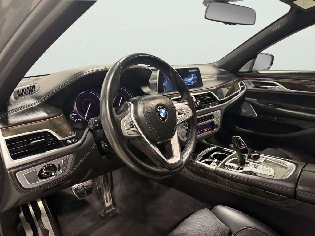 BMW 7-Series  2019