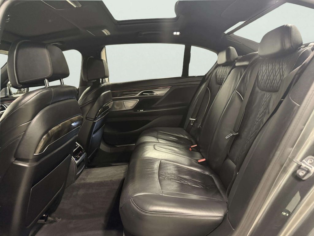 BMW 7-Series  2019