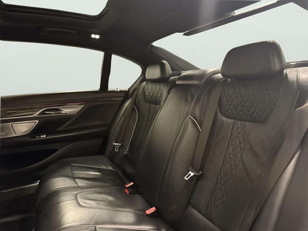 BMW 7-Series  2019