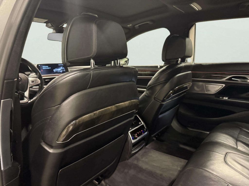BMW 7-Series  2019