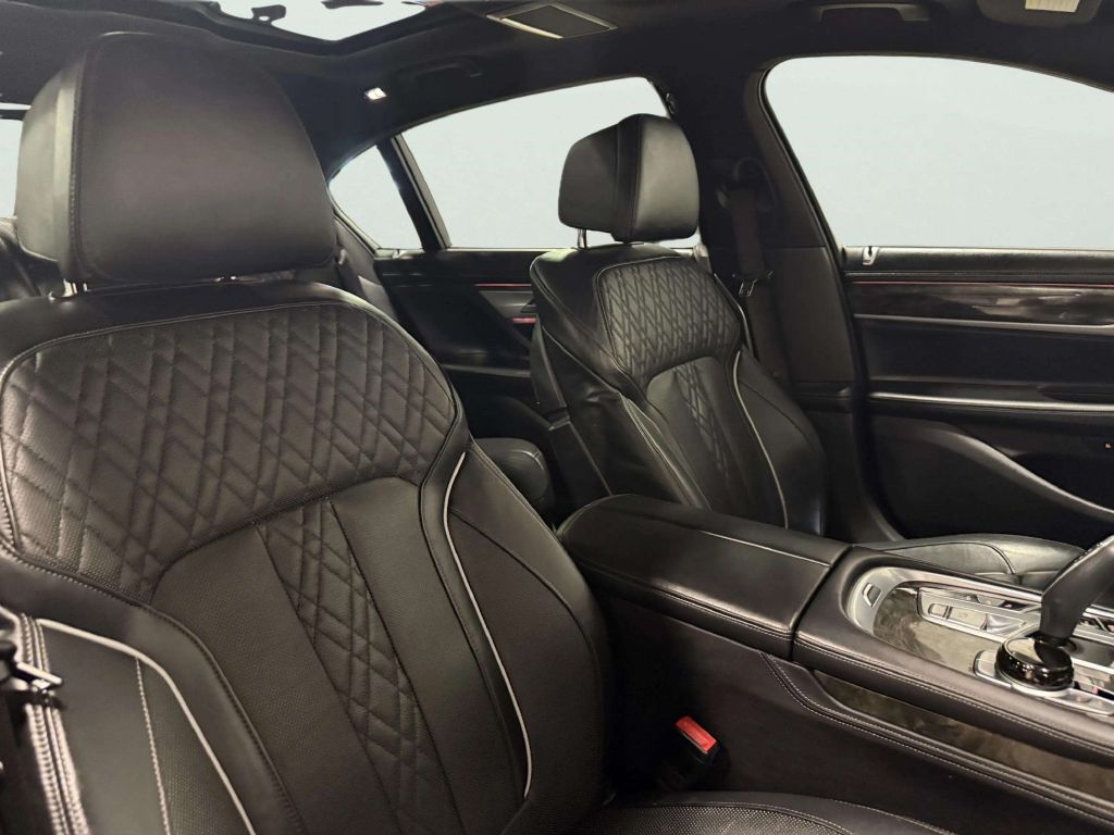 BMW 7-Series  2019