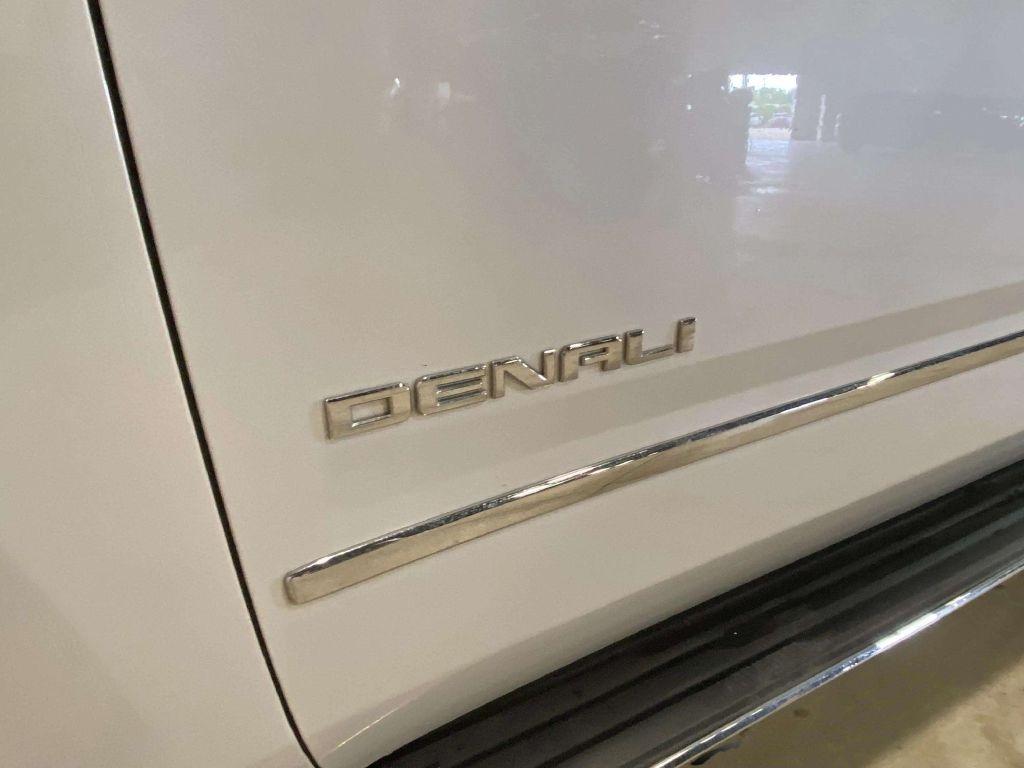 GMC Yukon Denali  2016