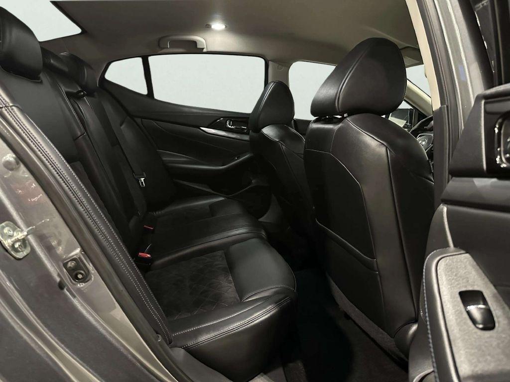 Nissan Maxima  2017