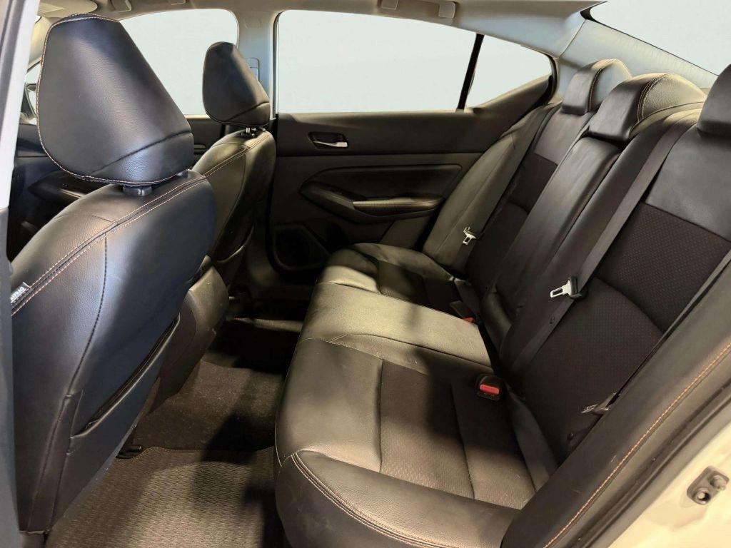 Nissan Altima  2021