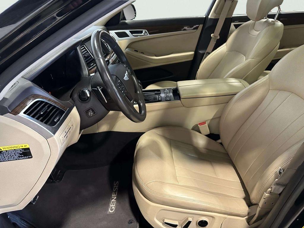 Hyundai Genesis  2016