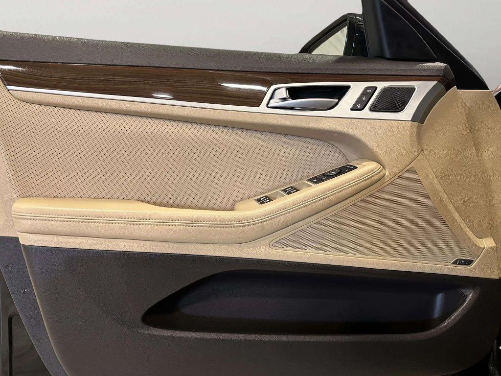 Hyundai Genesis  2016