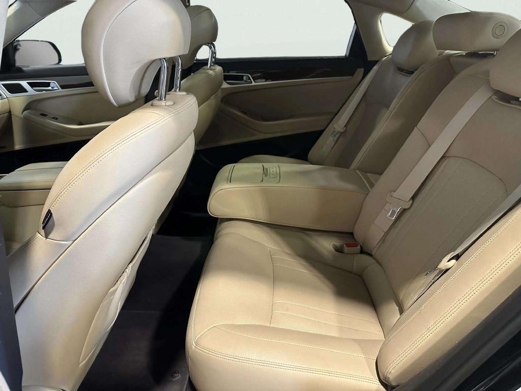 Hyundai Genesis  2016