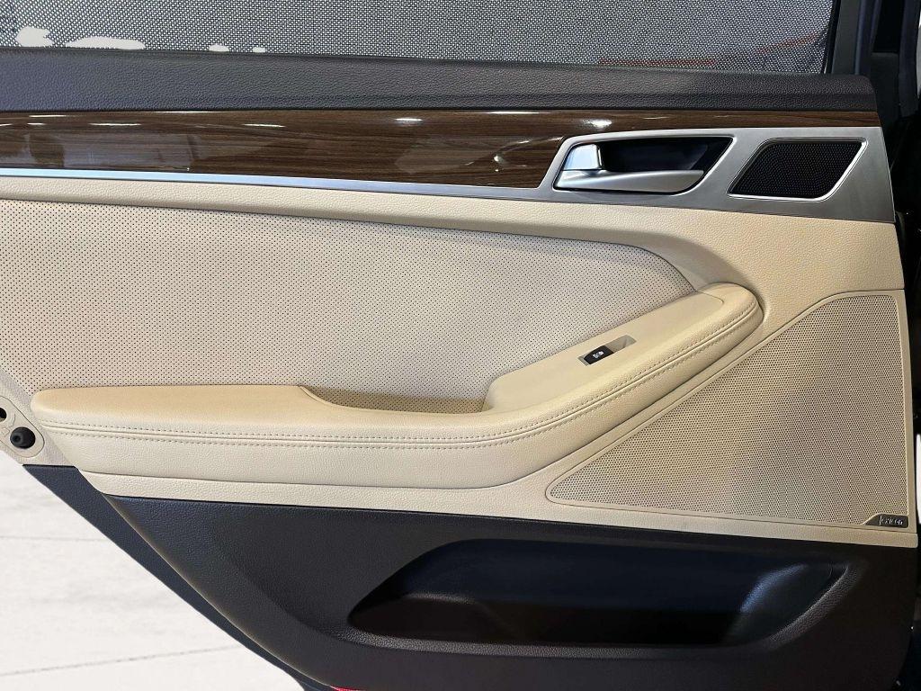 Hyundai Genesis  2016