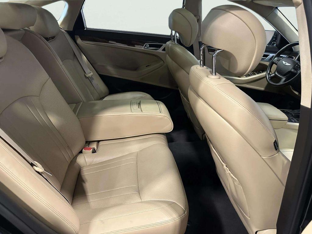 Hyundai Genesis  2016