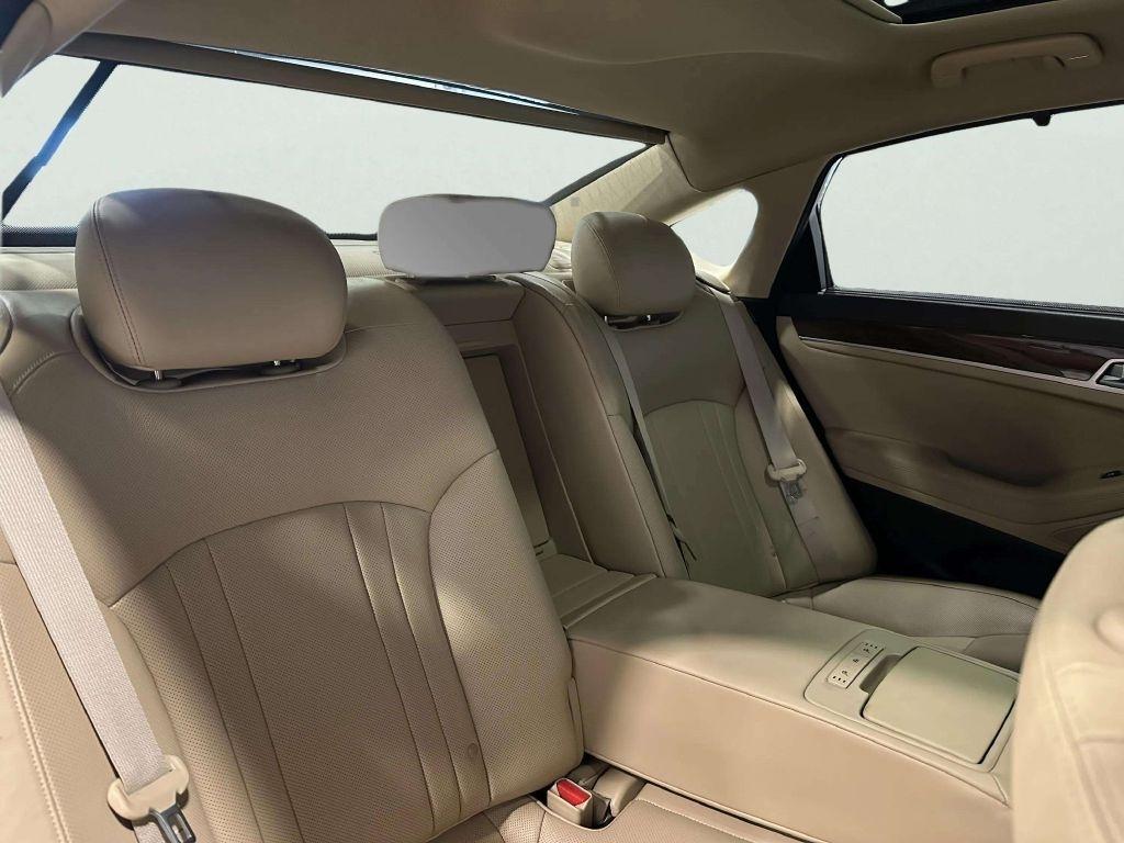Hyundai Genesis  2016